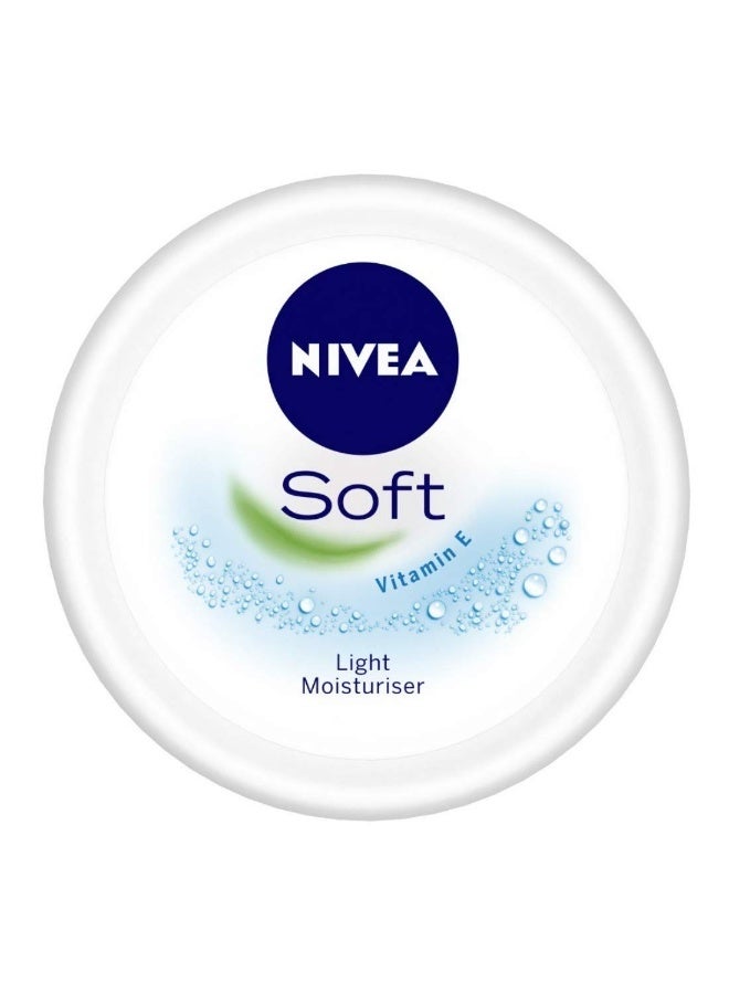 نيفيا لوشن نيفيا المغذي للجسم - 200 مل + مرطب نيفيا سوفت لايت مع فيتامين هـ - 50 مل - عبوة من قطعتين - Image 4